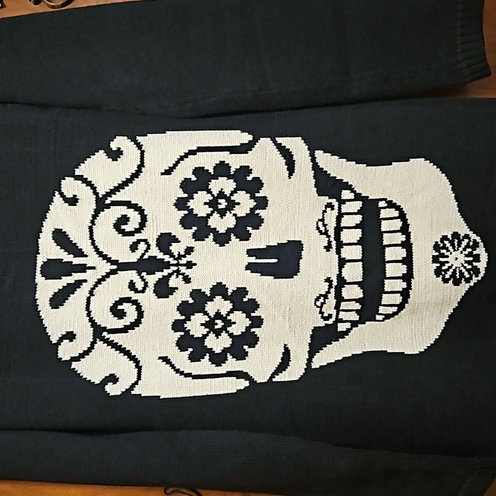 Betsey Johnson Skull Sweater Fleur-de-lis Spine Scoop Neck Sz M Black White - Picture 4 of 9